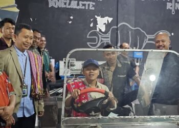 Wamendikdasmen Fajar Berkunjung ke SMA Pembuat Mobil Listrik di Timor Tengah Selatan