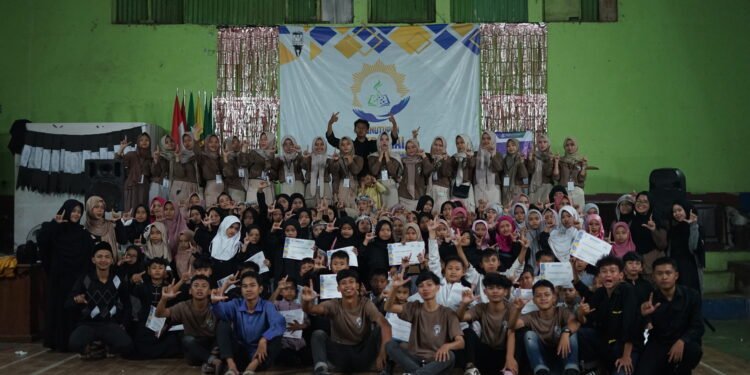 Kegiatan Tebar Takjil Tahap 1: Pemuda Muhammadiyah Panawuan Bersama Lazismu Pusat Bagikan Takjil untuk Anak-Anak Ngaji di Lingkungan Cabang Panawuan